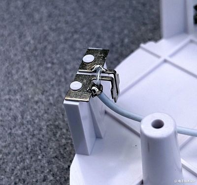 撬開(kāi)Google Wifi路由器，一窺內(nèi)部天線(xiàn)的布局與設(shè)計(jì)巧思